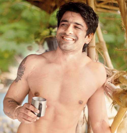 Happy Birthday Eijaz Khan!! Im a proud fan of yours coz u nvr dissappoint your viewers.Loved you since 2006   