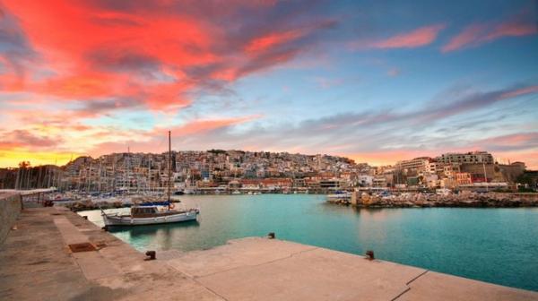 worldwidegreeks's tweet photo. What amazing natural colors in the sky of this photo at Mikrolimano Athens! http://t.co/tdw1UWvvk9 #athensphoto http://t.co/PAoM2C0yRr