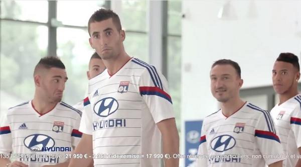 Riffit69's tweet image. Les joueurs de l&apos;OL lorsque Fournier leur a montré la compo de Jeudi. #PouceEnLAir #TeamOL
