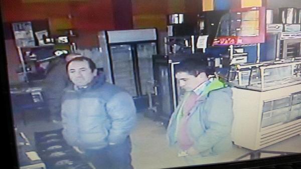 vichocastro's tweet photo. Delicuentes robaron hoy a las 12:20 en local del centro d Concefavor rt. @RNEBioBio @biobio @Carabdechile @PDI_CHILE http://t.co/t0VW2ggmHY