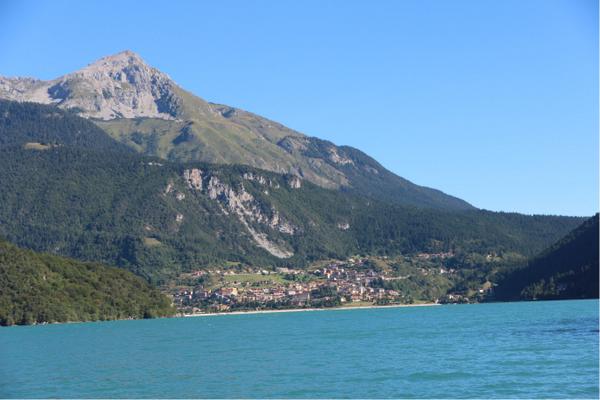 LagoPark's tweet photo. Tra il Lago e il cielo: #Molveno e il Piz Galin http://t.co/Fe7jrqUY9q