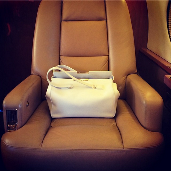 TamaraMellon's tweet image. My current flying companion, the #Speedate.  #JetSetStyle #StyleChat @StyleCaster Exclusive at tamaramellon.com/speedate-large