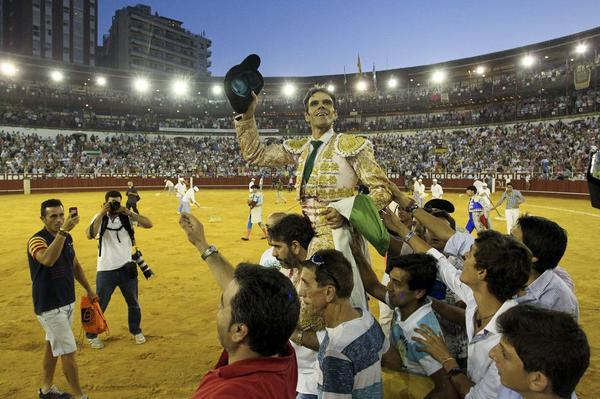 ktm_navas's tweet photo. Ole su pollaaa!! En Málaga impresionante http://t.co/OjjnURbwg2