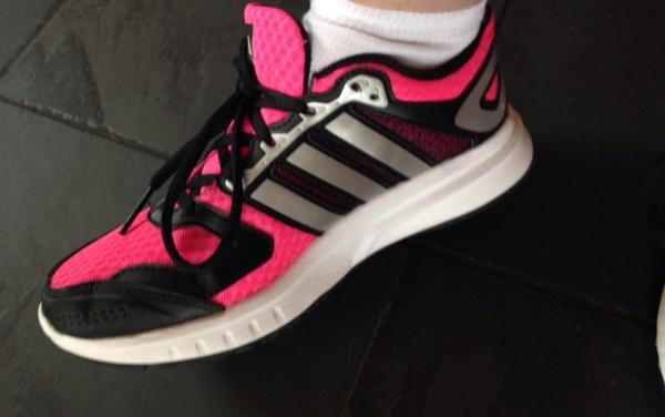suzannejones29's tweet photo. Back walking tonight #gettingfit #hardtrainer http://t.co/Zba7iXZP8K