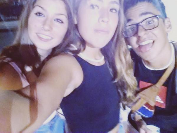 andreita_164's tweet photo. Empieza nuestra nooooche #Colo2014 http://t.co/3HLL7fPa7n
