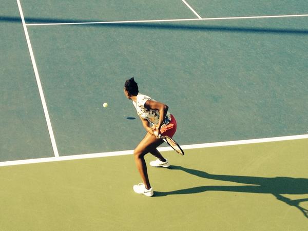 You know you're a big deal when hundreds of people show up to watch you practice. <a href="/Venuseswilliams/">Venus Williams</a> <a href="/usopen/">US Open Tennis</a>