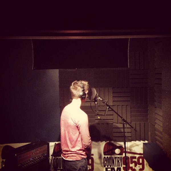 LogicTwisted1's tweet photo. @daneroberts19 @JoshEwanski @thesampoole #bands #TwistedLogic #recording #producing #singing #studio http://t.co/v9NNdunY30