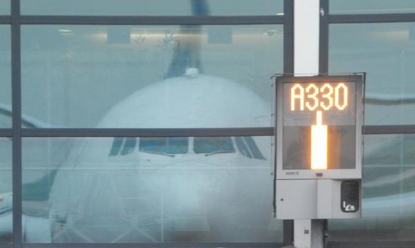 KarlenePetitt's tweet photo. My Airplane Selfie! #Airbus330 #aviation http://t.co/rNfRNWdZX7