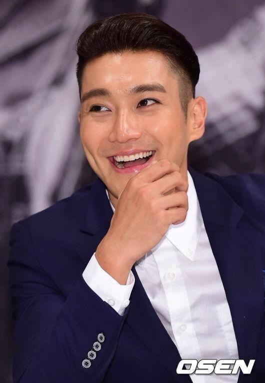 Yesung & Siwon on Twitter: "#MAMACITA Pressconf - MORE SIWON!!!!! http