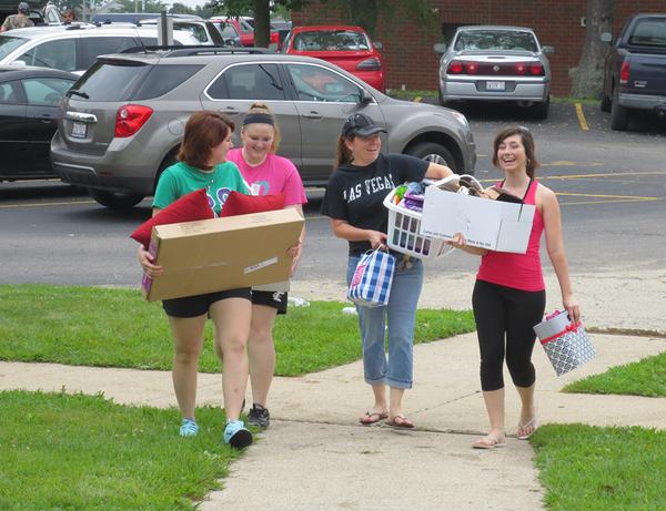 EurekaCollege's tweet photo. Excitement was/is in the air! Students return to #EurekaCollege http://t.co/AVoaq98ZJL #ECWelcomeWeek via @woodfordnb http://t.co/KL7pnPyVhJ