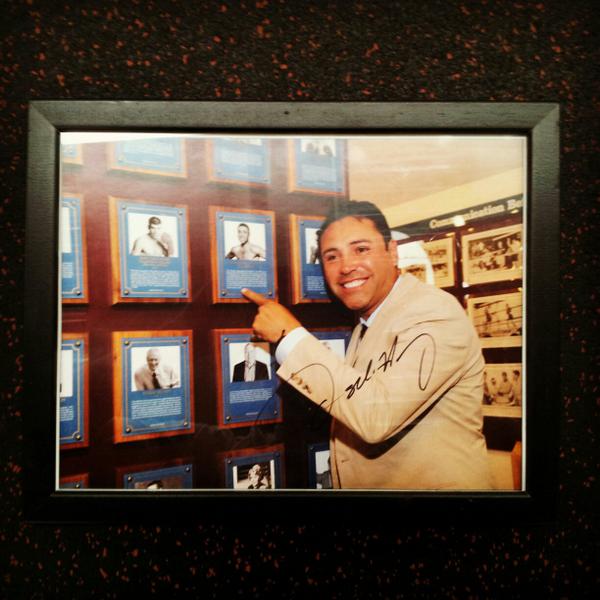 PDXBoxing's tweet image. New to the collection, Oscar De La Hoya autographed picture!!!