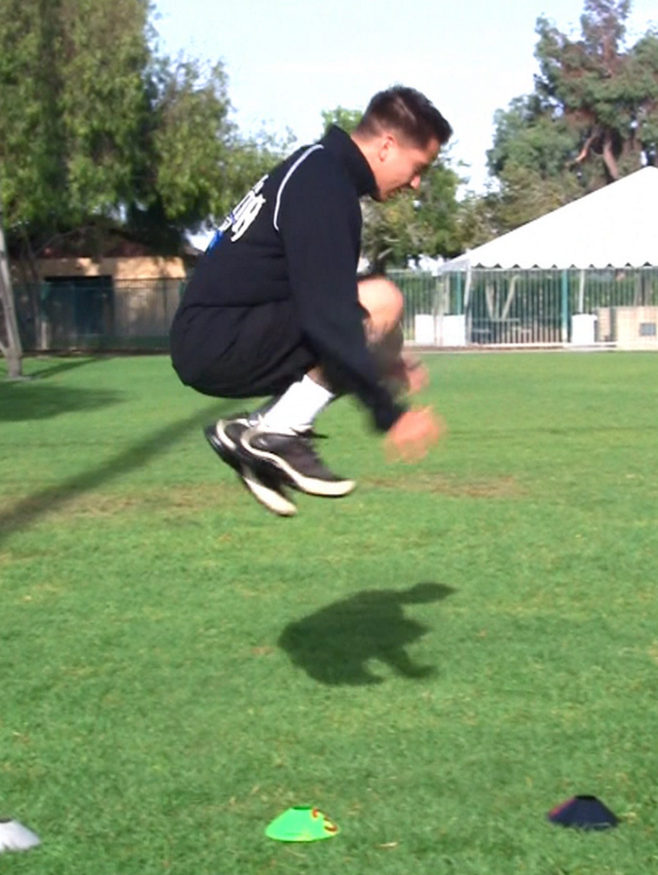 PowerToWinTeam's tweet image. Build an explosive reaction with #TeamXyience athlete @TsunamiJSM anywhere w/these 4 moves!--&amp;gt; shout.lt/CPmJ