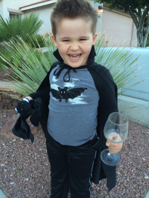 Vampire_Lounge's tweet photo. Our biggest and yet smallest fan, Zenn D from Las Vegas! Wr are the Little Vampire's favorite place in LA! #vampire http://t.co/GlVeBHiAu8
