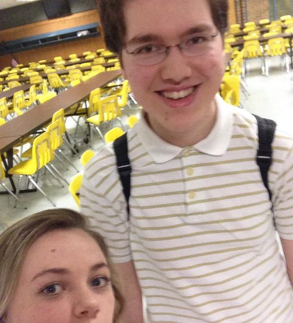 soemthinstupid's tweet image. selfies with celebrities. @danieltosh  #threebeatslide