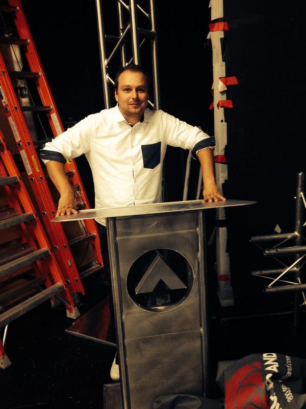 CombsCaleb's tweet photo. Checked out the pulpit of 1 of the best preachers in America @stevenfurtick Excited 4 @perrynoble tomorrow #Double14 http://t.co/44m2UXZXMd
