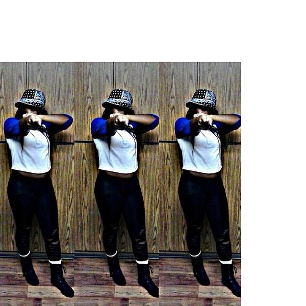 ThvgShxt's tweet photo. Btcccch Caaught Ah Boody Boought Ah Week Ago !! ™ http://t.co/PAcYwpxi13