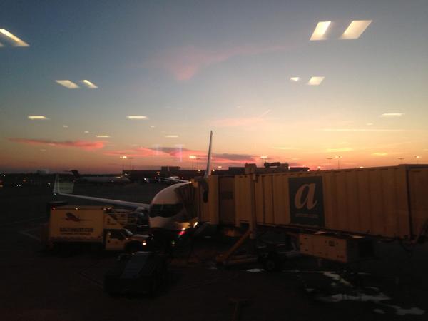 minnieavalon's tweet photo. Airport vibes in Atlanta. En route to Florida ✈✈✈ http://t.co/wDWbX3eD3Z
