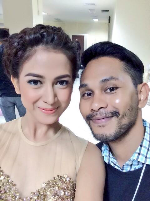 NinaZatulini's tweet photo. sisa semalam dari konser #Mahakarya3Composer . Bersama pakbu sibuk @ichal_13 http://t.co/1NkXPaJodP