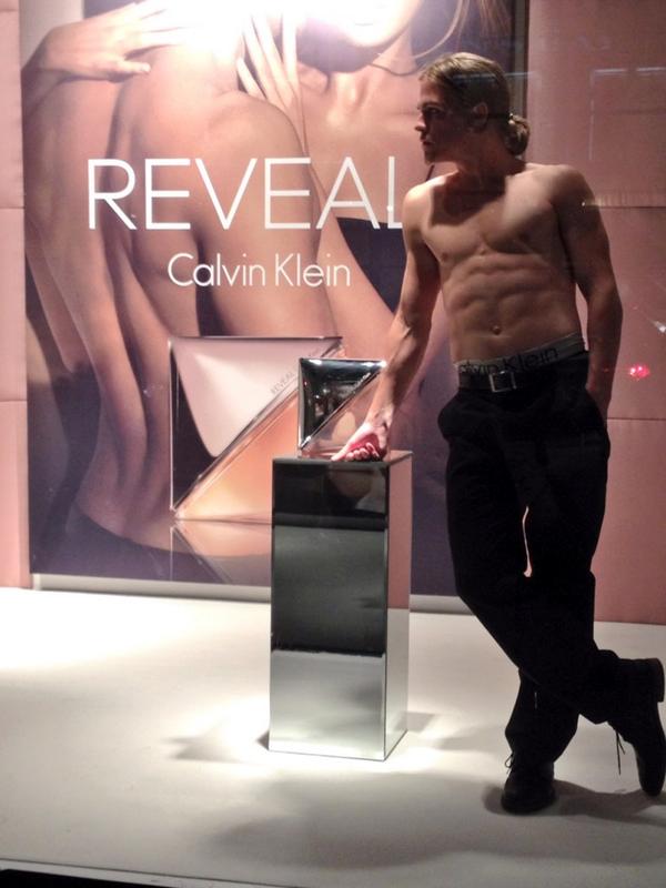 Cityline's tweet photo. Tonight's window display celebrating Calvin Klein Reveal was hot! #revealmore http://t.co/z7S26OODoY