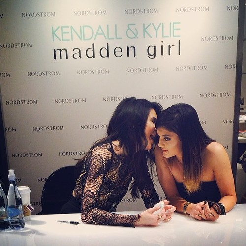 kendallaveiada's tweet photo. fofocas rsrsrsrrs http://t.co/qxVk1jPT6g