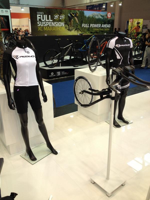 4ZA_Components's tweet photo. Welcome for day 2 @EUROBIKE_SHOW if you have any questions ask 4 @yannick_4ZA at the Ridley boot A7 300 http://t.co/LfJ0aVJAne