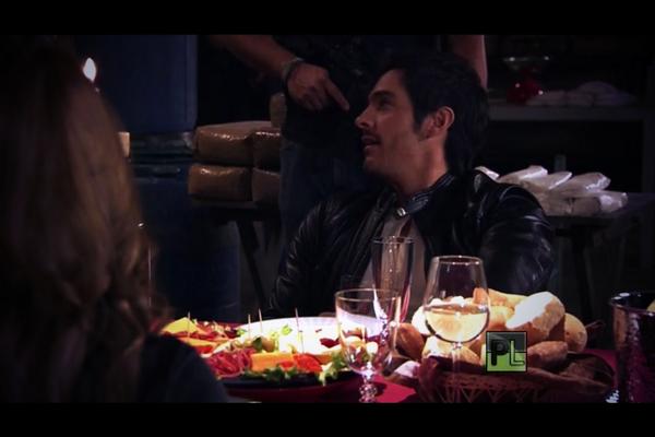 clarethclemantt's tweet photo. Quiero Que Me Ayudes A Matar #VictoriaNevarez todavía te puedo servir de mucho #Chema #ElsaMarin #ESDLC#Cap66 http://t.co/IMYeTn86pF
