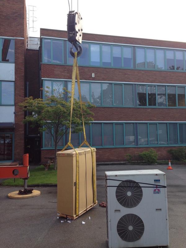 Another Mitsubishi Electric unit on its way to a new home. The old one is retiring after 15 years! <a href="/meuk_les/">Mitsubishi Electric</a>