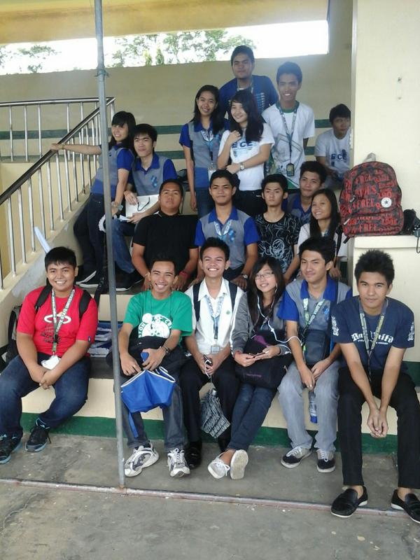 CzarinaSagenes's tweet photo. pictorial hangover #cvsujriecep#ece #ecedayplusone #vanityissues http://t.co/TjFiVgwEvz