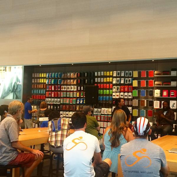meganchenzi's tweet photo. Good day to visit the Apple store. Got to hear Jason Hall share from the heart about @detroitbikecity. #slowrolldet http://t.co/GpQ7bItcZz