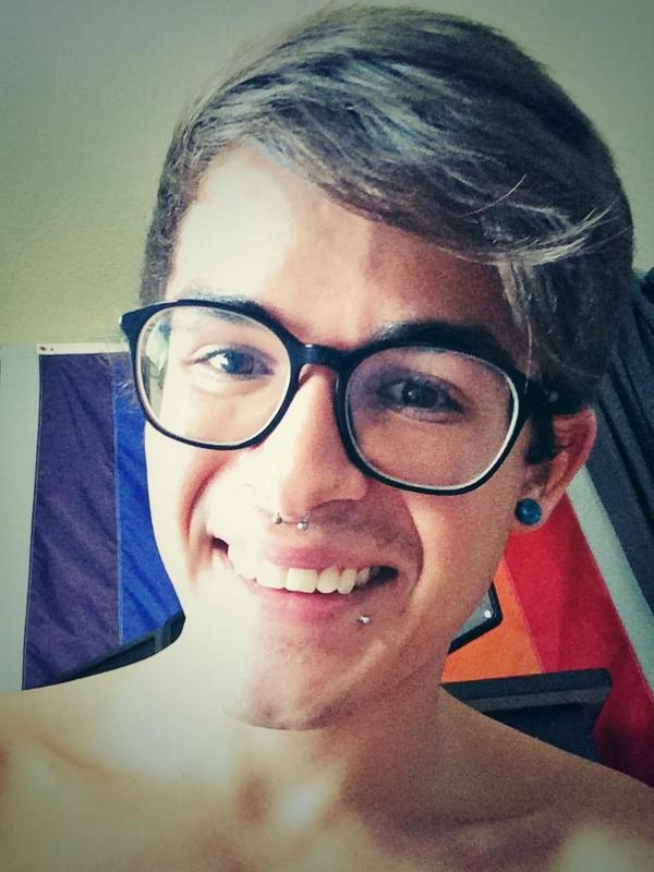 meanAnnieXOXO's tweet photo. CUTIEST SMILE! ! Vote for Andy Taylor! ! Hes the best cutie ever! ! http://t.co/CF2t3ngcvp http://t.co/Ulb4k5hNKT