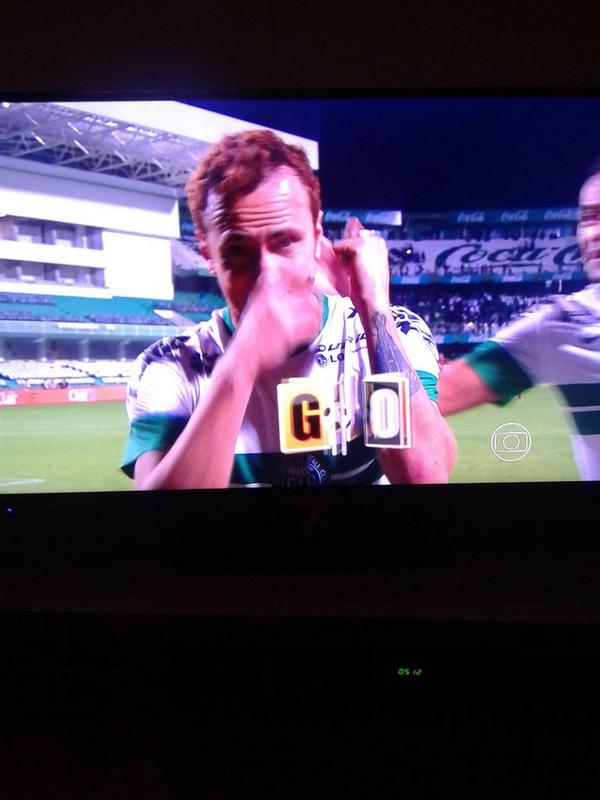 Richard_minetto's tweet photo. Haaa ze love vc e o cara!!! Joga muito #meucoritiba http://t.co/P2KuKexof1
