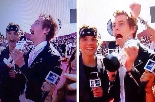 _horanbrooks's tweet photo. #5sosarefilminggoodgirlsfollowparty 
#5SOSMakeMe 

5sos Fam: http://t.co/FpQrRPybP9