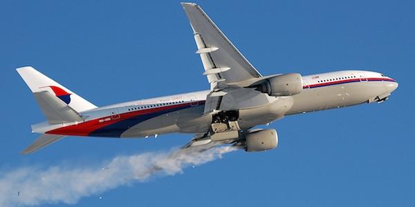 Отказал двигатель самолета. Boeing 777 двигатель. Боинг с 4 двигателями. Боинг 777 4 двигателя.