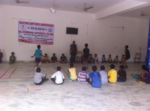 jumpropeindia's tweet photo. Practise in a full swing #excited #jumpropechampionship #jumprope #bloomingjumpers @abhin3m @bloomians http://t.co/SrsHI7Nro2