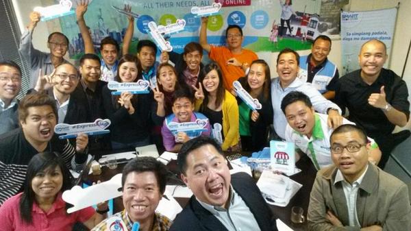 cglim1986's tweet photo. First stop of Smart Pinoy Store Global Roadshow! MY Lets do this! @SMEG_LOL @era42561 @accarlos238 http://t.co/cOGjM8DvCB