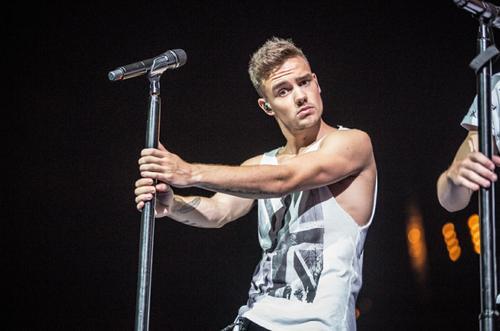 xcutiehoranx's tweet image. He's almost 21 😭 😭