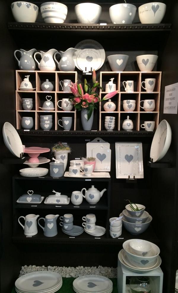 PauseRoom's tweet image. Has a very successful show and you'll be seeing the new Viva Glam range in stores across the country soon.