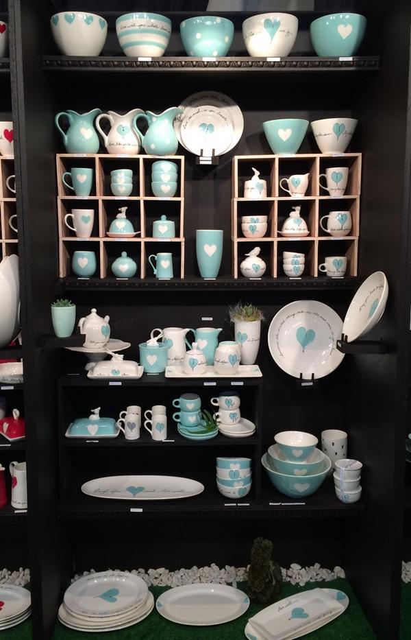 PauseRoom's tweet image. Has a very successful show and you'll be seeing the new Viva Glam range in stores across the country soon.