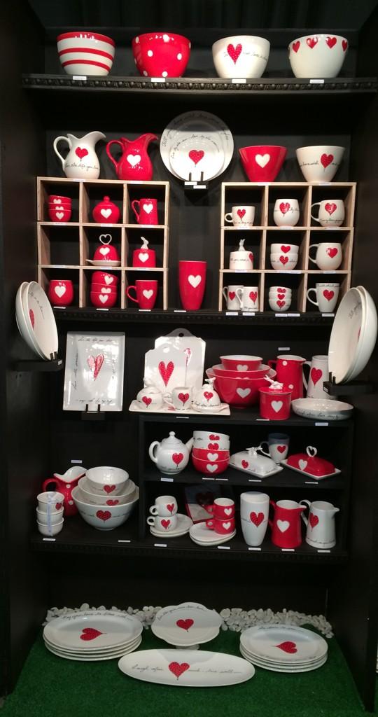 PauseRoom's tweet image. Has a very successful show and you'll be seeing the new Viva Glam range in stores across the country soon.