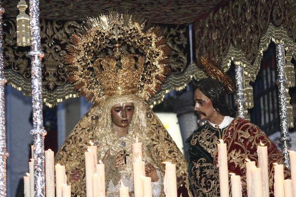 Buenos días a todos! Feliz Jueves! Comenzamos con esta bonita foto de la Reina de San Juan de la Palma.
