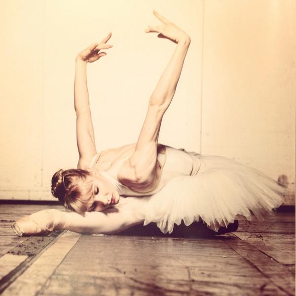 +1 <a href="/hmelissa84/">Melissa Hamilton</a>: #Rehearsals for #SamplingTheMyth to be performing my #DyingSwan #DeloitteIgnite <a href="/RoyalOperaHouse/">Marge Inalia</a>