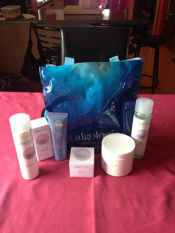 xo_JESSII_ox's tweet photo. Look what came in the mail for my course..#livinthelife http://t.co/MWwHLrsvH4