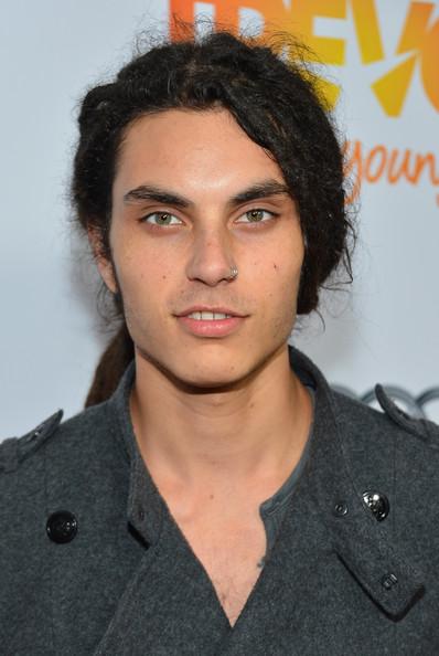 8/28 Glee Joe Hart Samuel Larsen
HAPPY BIRTHDAY!! (^o^) 
