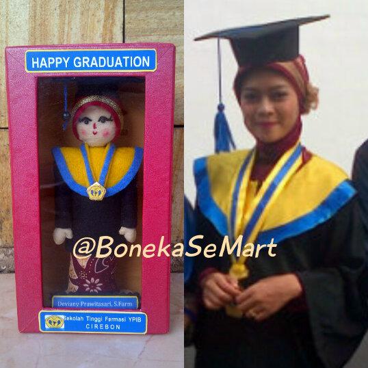 BonekaSeMart's tweet photo. Boneka Wisuda STF YPIB Cirebon with wisudawatinya colek kaka @devianyyy ☺ ,, #SeMartWisuda http://t.co/Sr8bXzxMbp