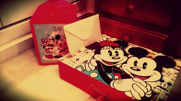NuriaSalasRedon's tweet photo. Solo un día para k mi pekeño @fonsi1988  recoja sus Regalitos 😄😄😄😄 k ganas tengo de dárselos.... Te quiero pitufo http://t.co/67hXdoQCfp
