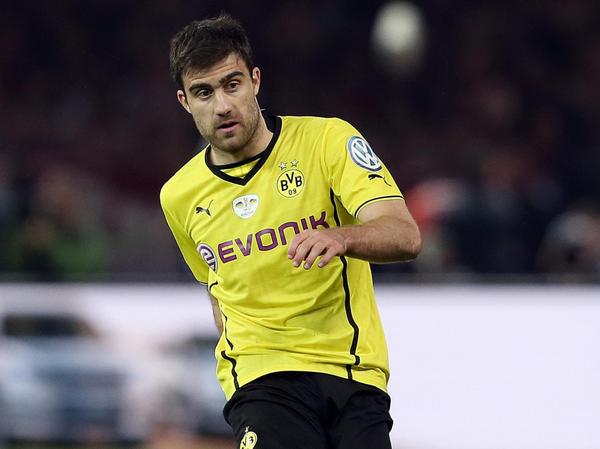 TheFoulsLab's tweet photo. Arsenal have made a bid for Borussia Dortmund defender Sokratis Papastathopoulos. http://t.co/2KtZAuhHOY