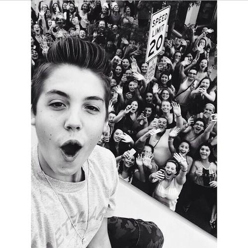 mvndesvoice's tweet photo. “@cliffaboulus: Cite ce tweet avec une photo de ton/ta sunshine” http://t.co/GZSRNKrzdw