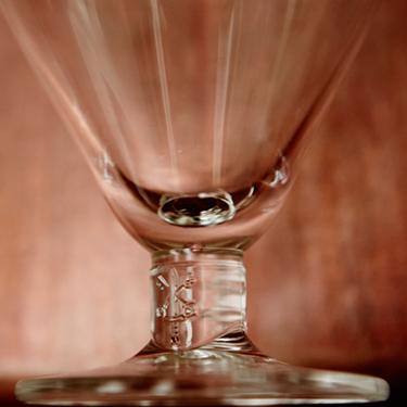 This Baroque-style goblet releases distinctive fruity and spicy aromas of Affligem. But how? bit.ly/1k8Xd4C