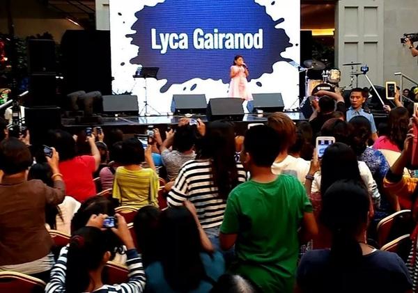 mitzlal's tweet photo. #LycaOnRockin5Concert http://t.co/n8wmRn13iw
