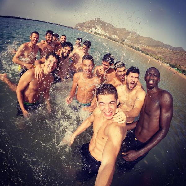 nico_rchtt's tweet photo. Así se termina un entrenamiento en la playa... http://t.co/6qnGXDvKbj